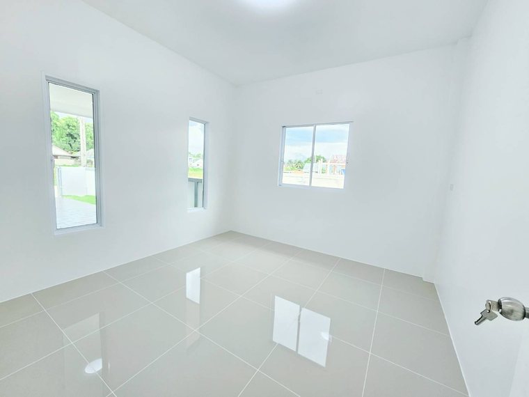 ห้องนอนหน้าต่างสองด้าน บ้านเดี่ยวสันทราย เชียงใหม่